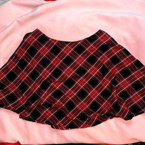 A Plaid Red/Black Small Hot Topic Skirt